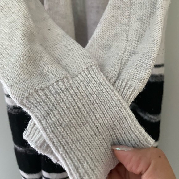 Dynamite // Long Cardigan - Picture 2 of 3